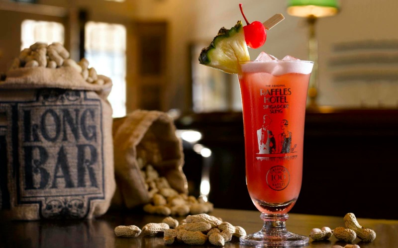 Singapore Sling sử dụng rượu Gin và rượu Brandy cherry