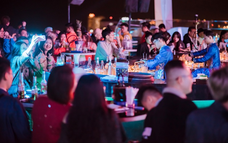 Đi Bar hết bao nhiêu tiền phải tính cả phí di chuyển