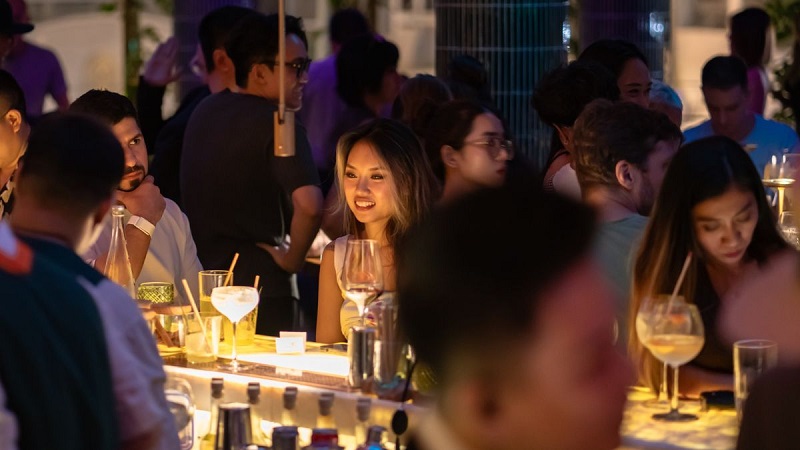 Happy Hour là cụm từ chi về giờ vàng ưu đãi của quán